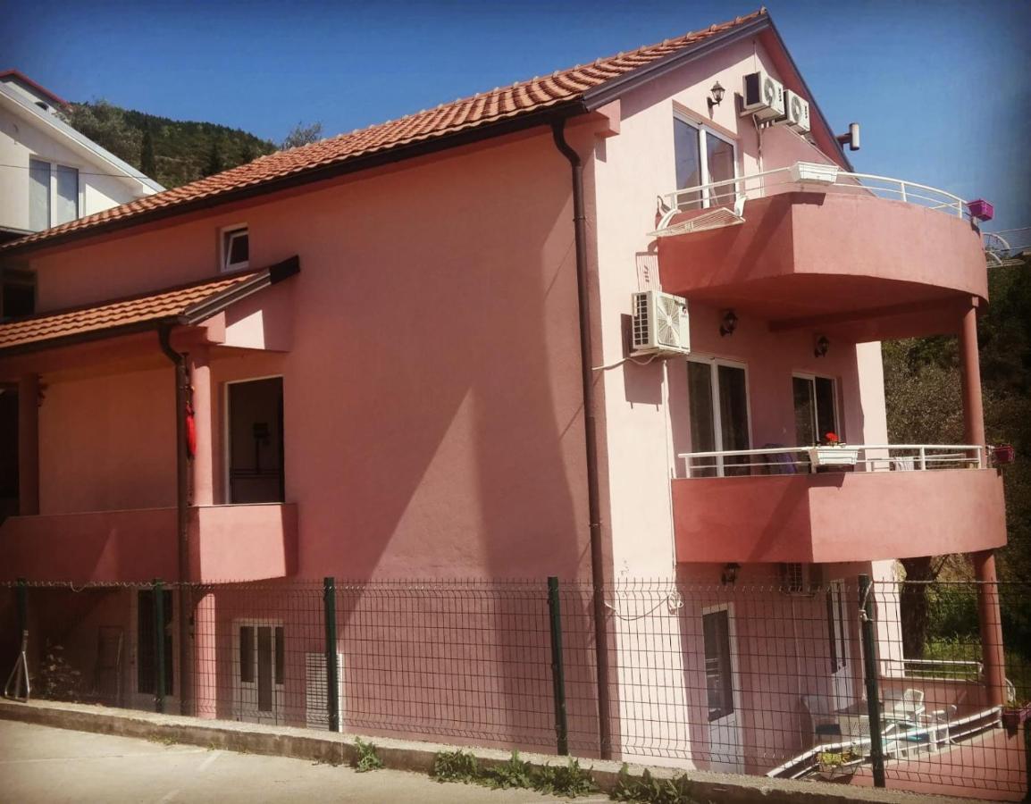 Apartments Kuc Tivat Buitenkant foto